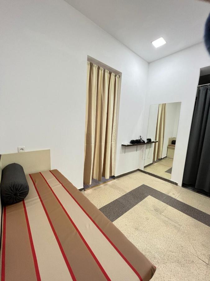 "Modeli" Hostel Tbilisi Bagian luar foto
